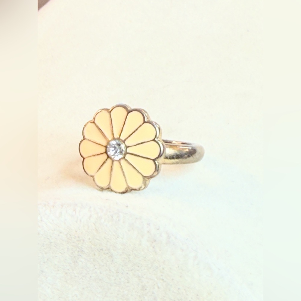 Silver Tone Enamel Flower Ring Size 6 Clear Rhinestone Fashion Jewelry